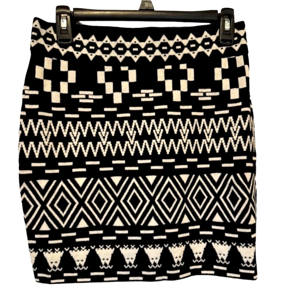 Krimson Klover | 💫NWTs💫Prism Skirt in Black, Size Small!